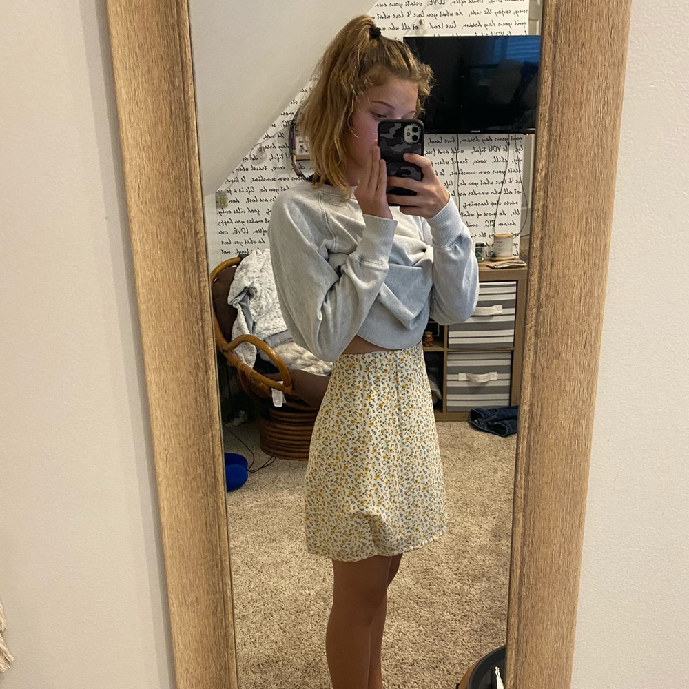 Hollister|yellow floral skirt